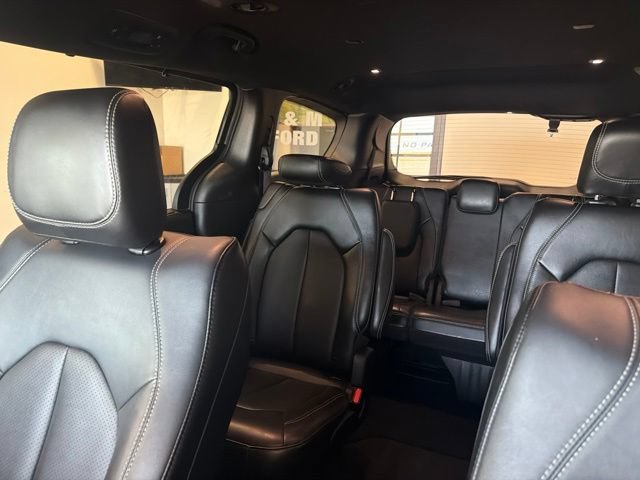 Used 2025 Chrysler Pacifica Select FWD image 13