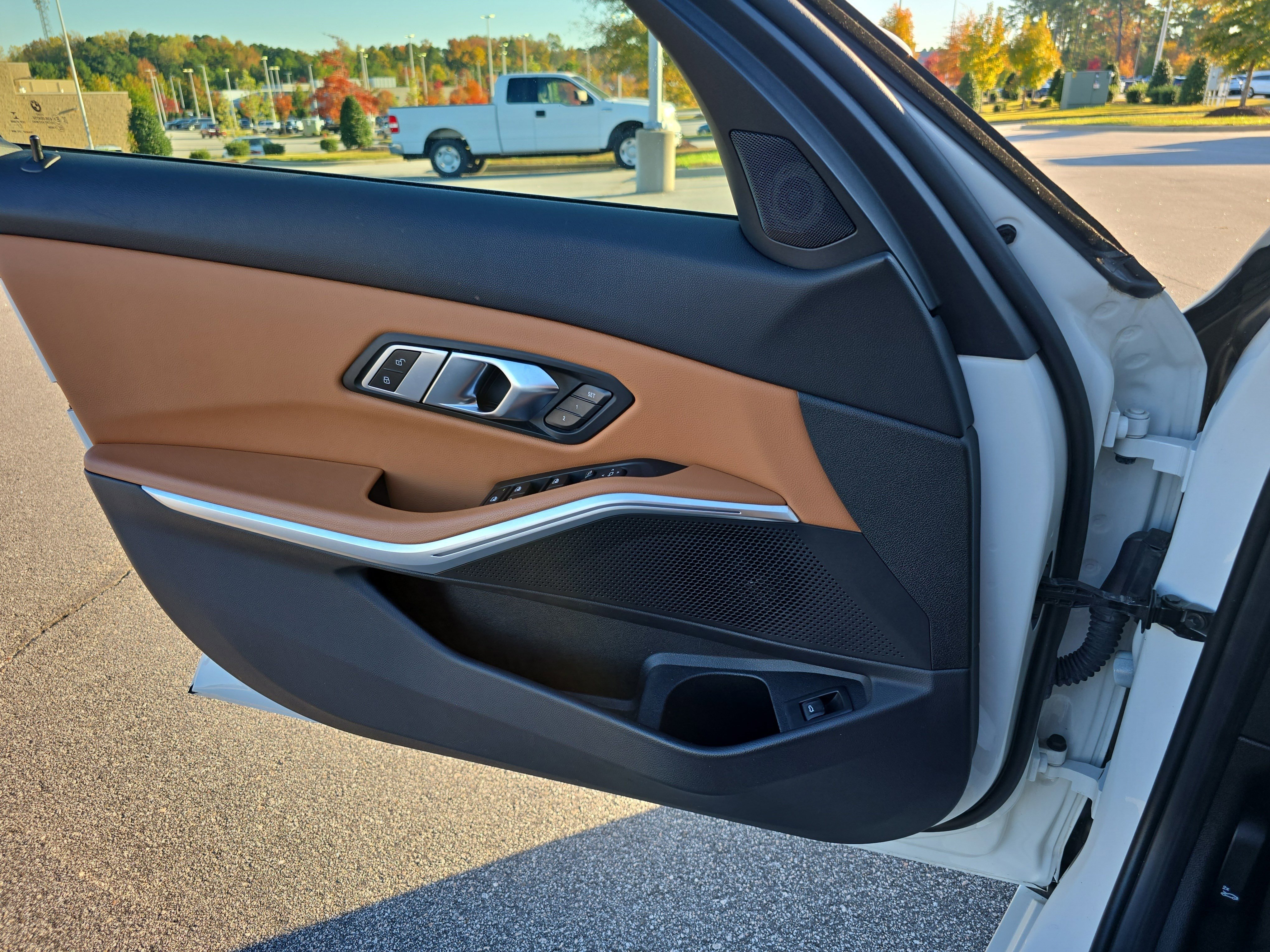 Used 2023 BMW 330i xDrive Sedan w/ Premium Package image 26