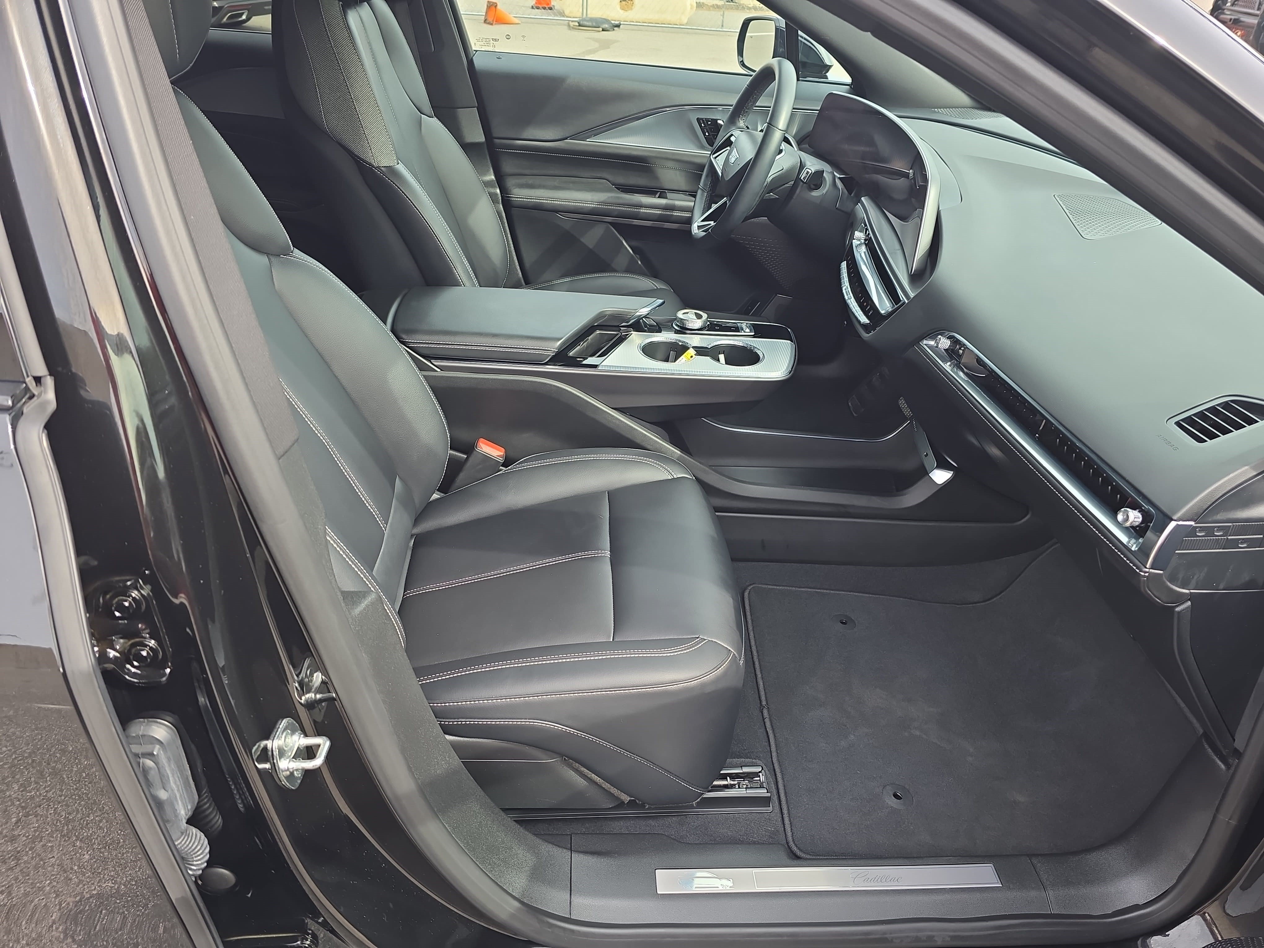 Certified 2024 Cadillac Lyriq Tech AWD/4WD image 10