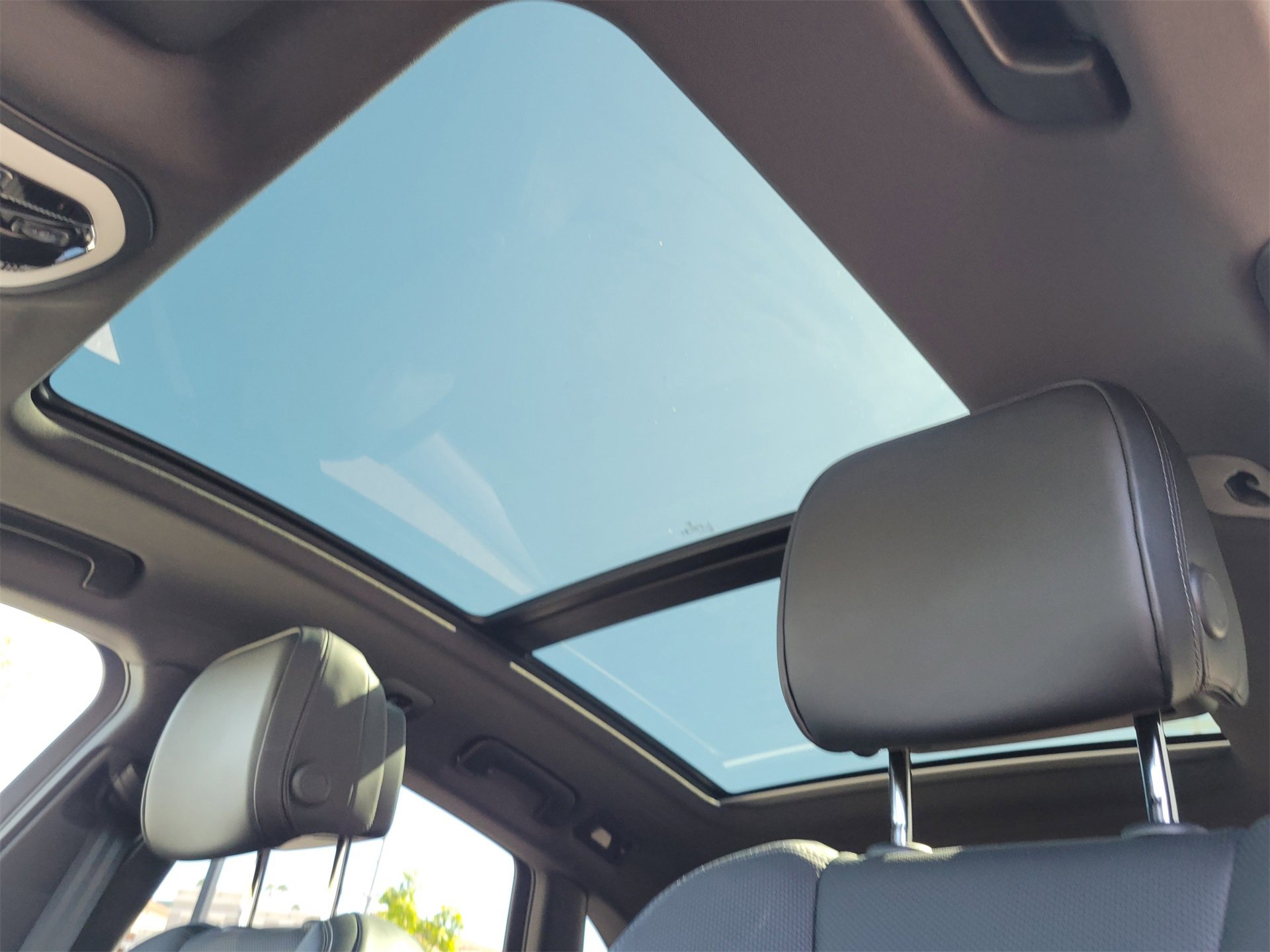 Certified 2025 Porsche Macan image 26