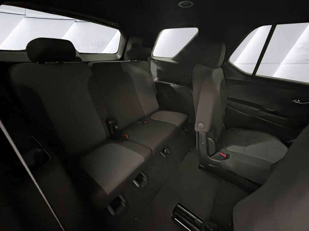 Used 2023 Chevrolet Traverse LT image 16