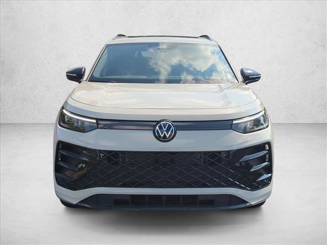 New 2026 Volkswagen Tiguan SE R-Line FWD image 2