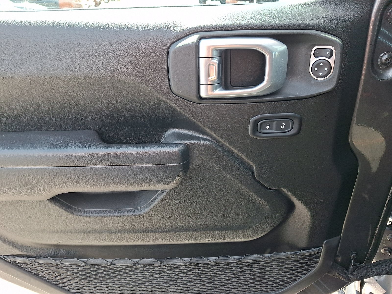 Certified 2024 Jeep Gladiator Sport AWD/4WD image 12