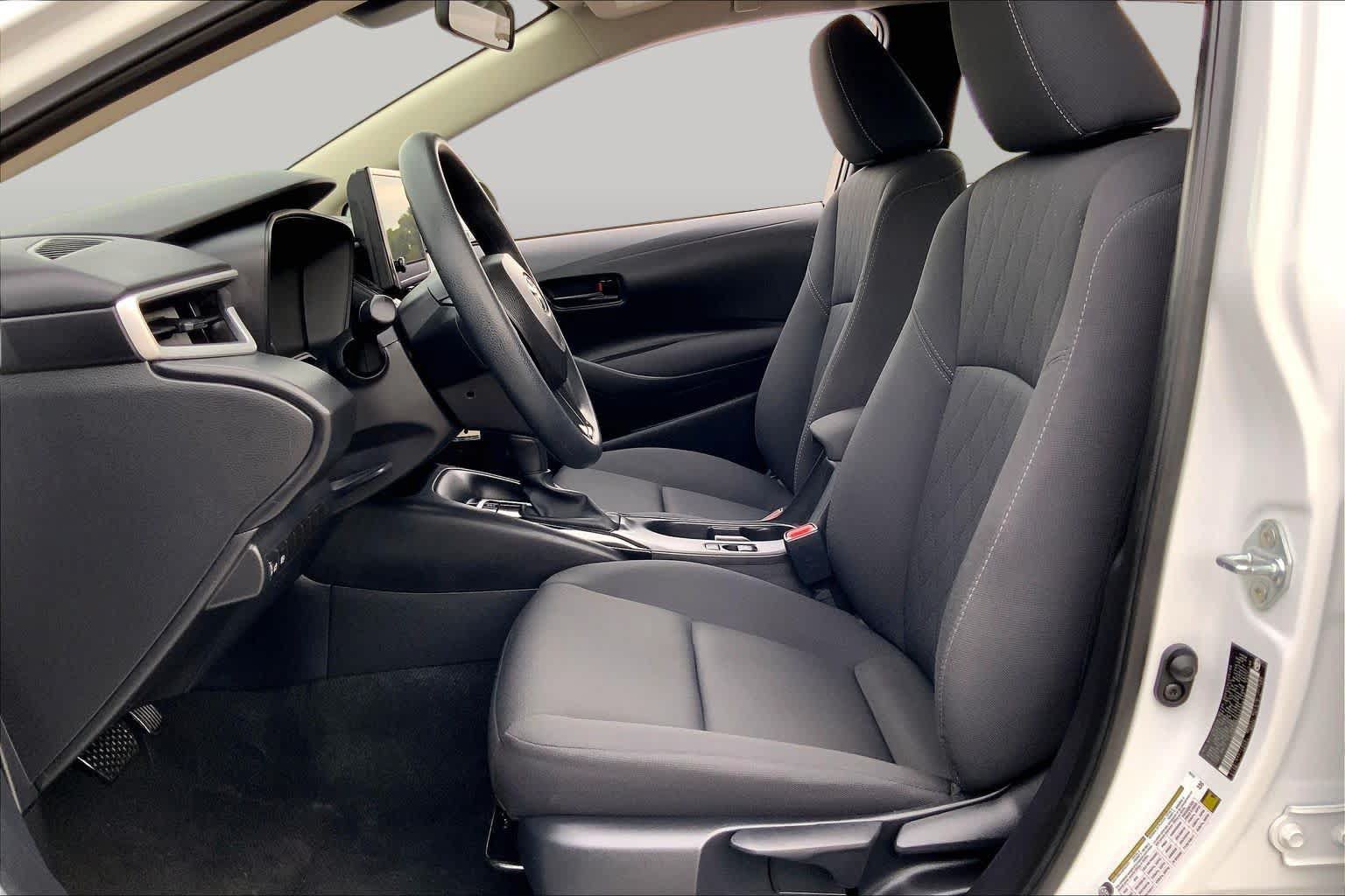 Used 2025 Toyota Corolla LE FWD image 8