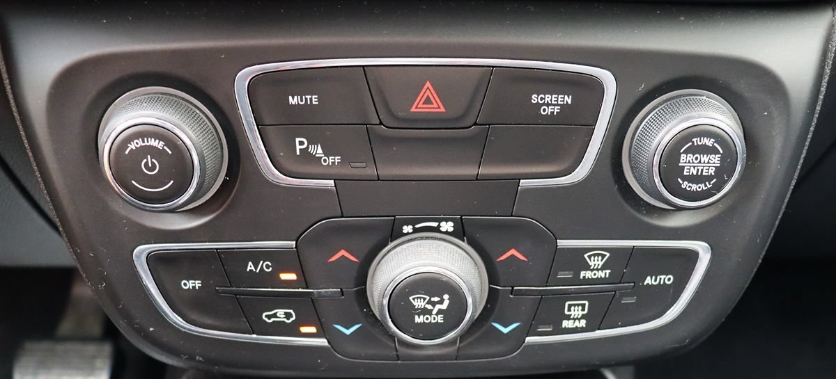 Used 2019 Jeep Compass Latitude FWD image 45