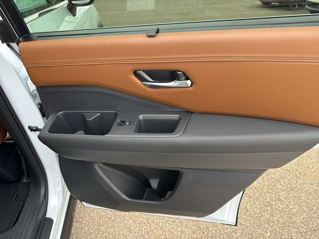 New 2026 Nissan Pathfinder Platinum image 36