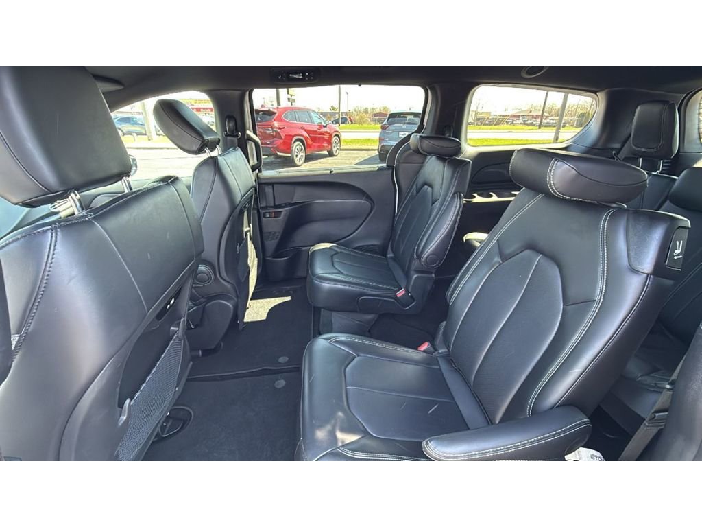 Used 2025 Chrysler Pacifica Select image 31