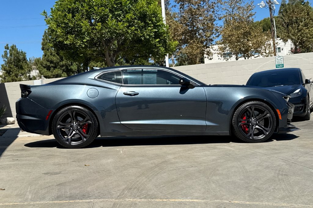 Used 2020 Chevrolet Camaro SS RWD image 6
