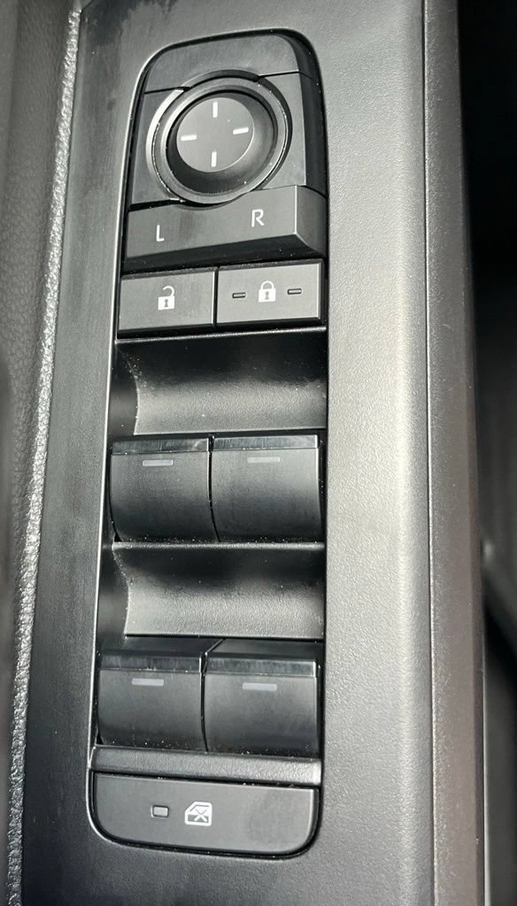 Used 2025 Toyota Tacoma SR5 AWD/4WD image 6