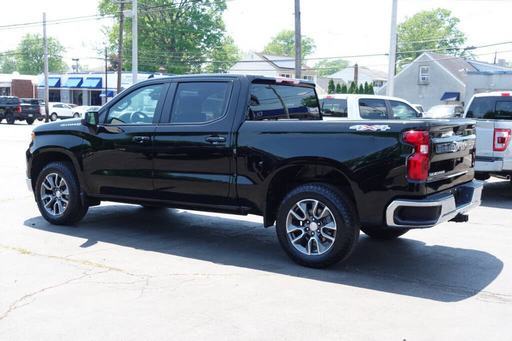 Used 2024 Chevrolet Silverado 1500 LT AWD/4WD image 3