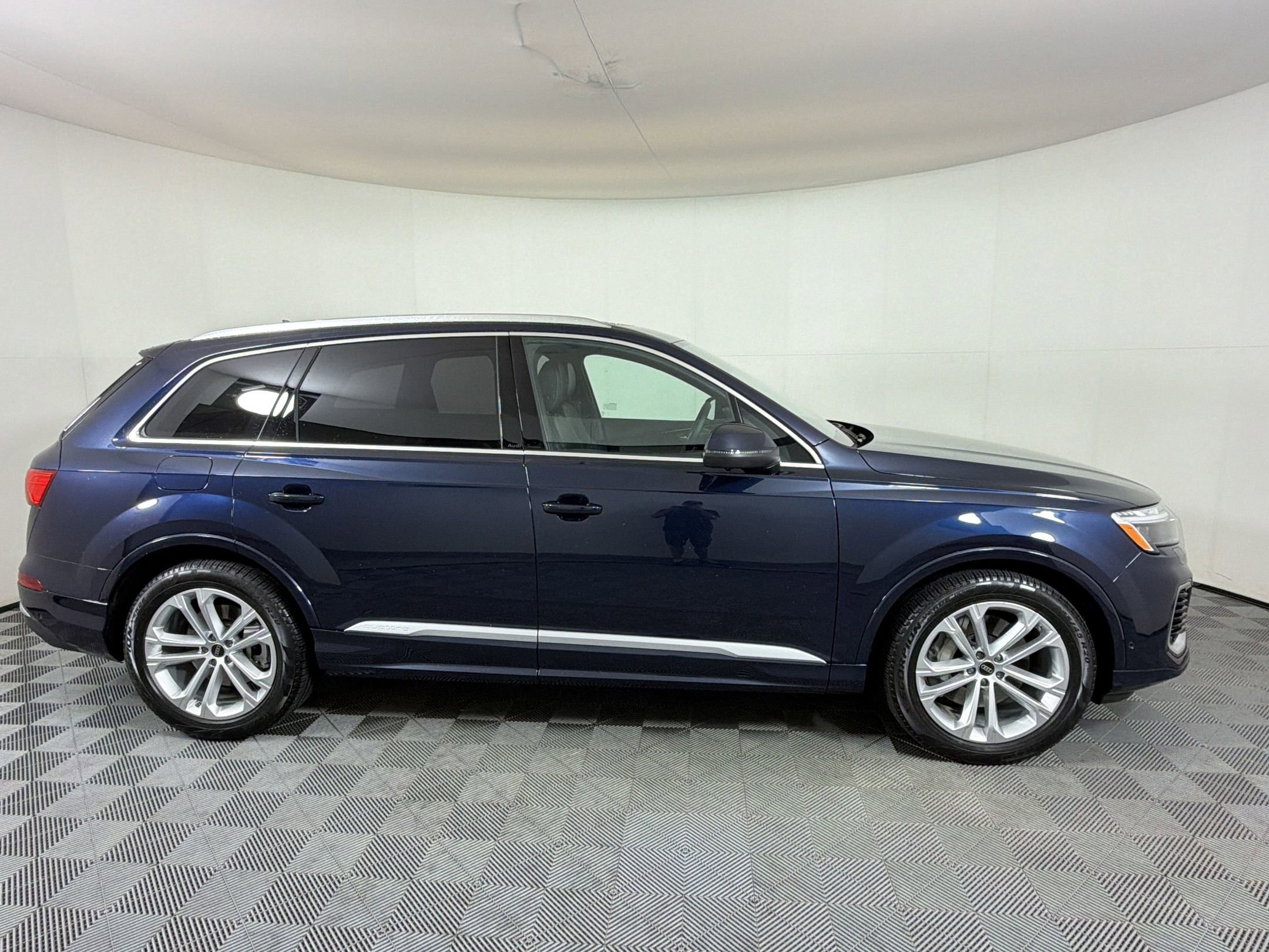 Used 2025 Audi Q7 3.0T Prestige AWD/4WD image 9