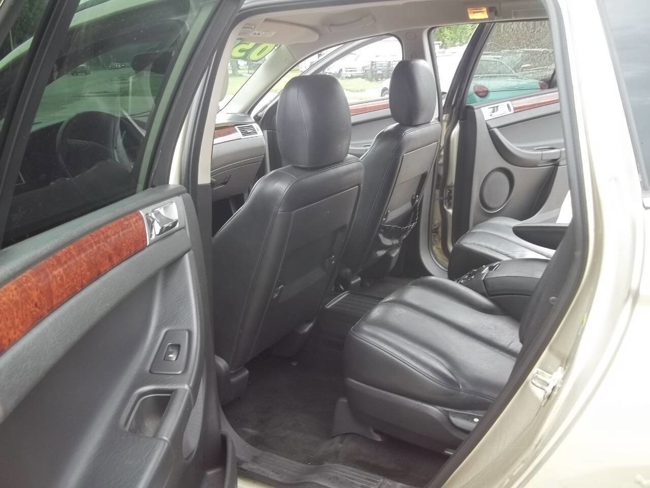Used 2005 Chrysler Pacifica Touring image 8
