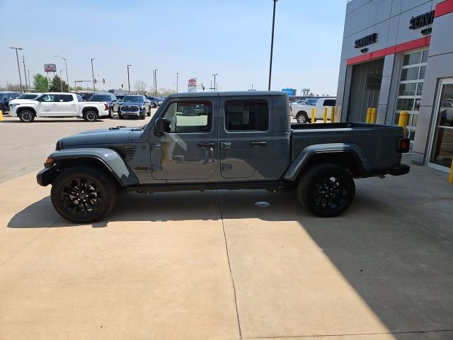 Used 2025 Jeep Gladiator Sport image 2