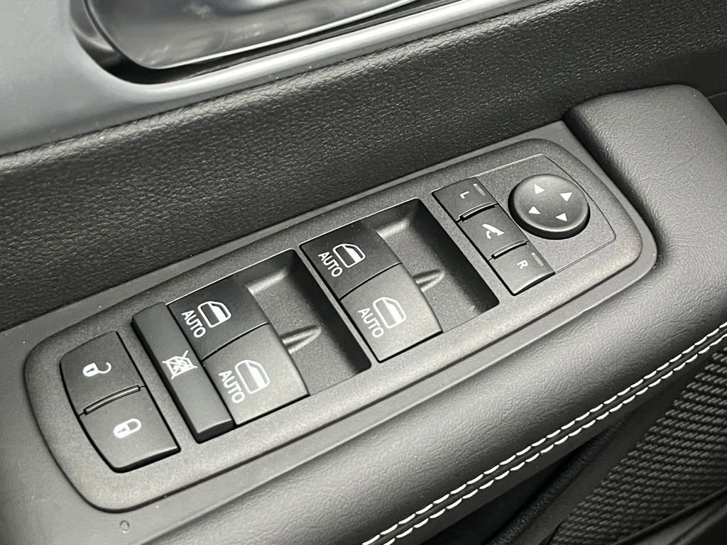 New 2026 Chrysler Pacifica Limited image 7