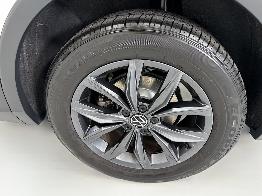 Used 2023 Volkswagen Tiguan SE w/ Panoramic Sunroof Package FWD image 30