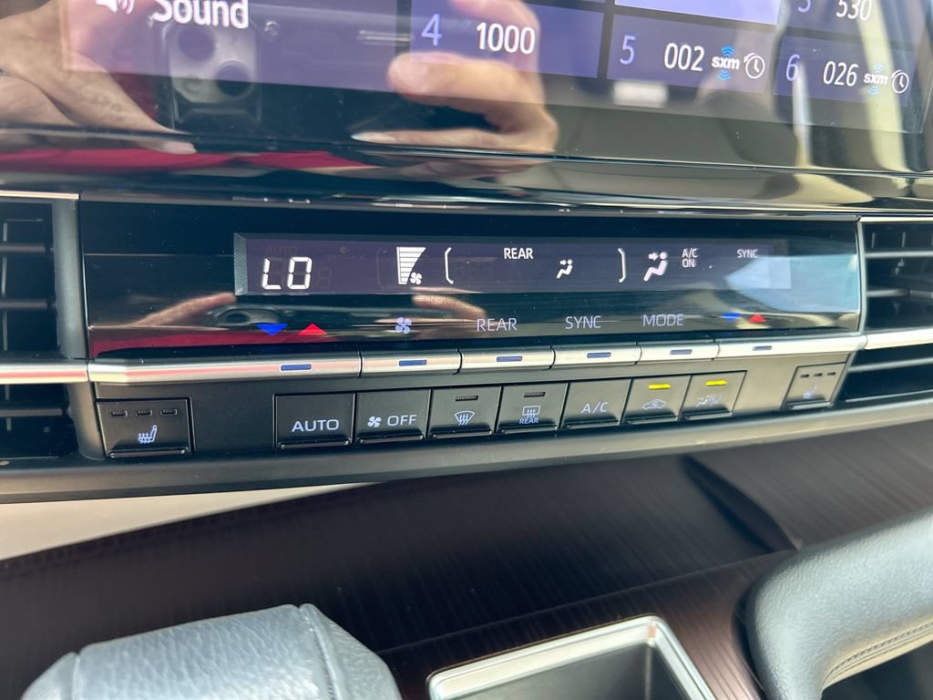 Certified 2021 Toyota Sienna XLE FWD image 25