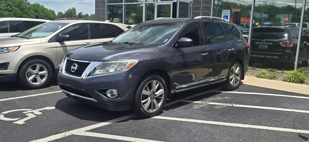 Used 2013 Nissan Pathfinder Platinum w/ Platinum Premium Pkg AWD/4WD image 2