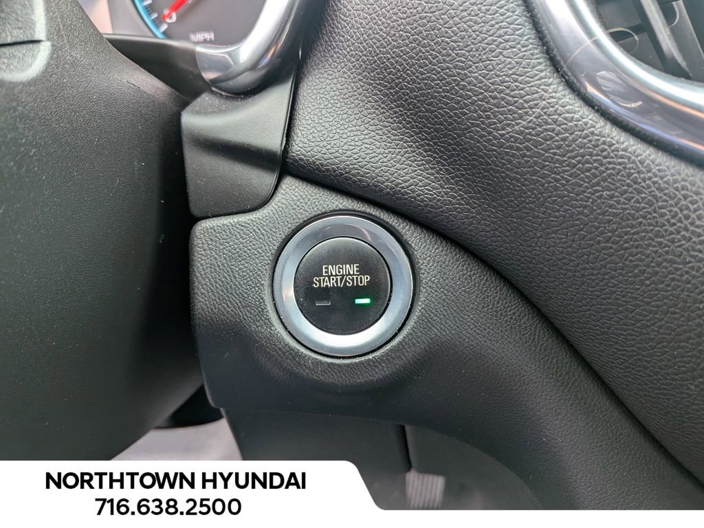 Used 2018 Chevrolet Equinox LT image 17