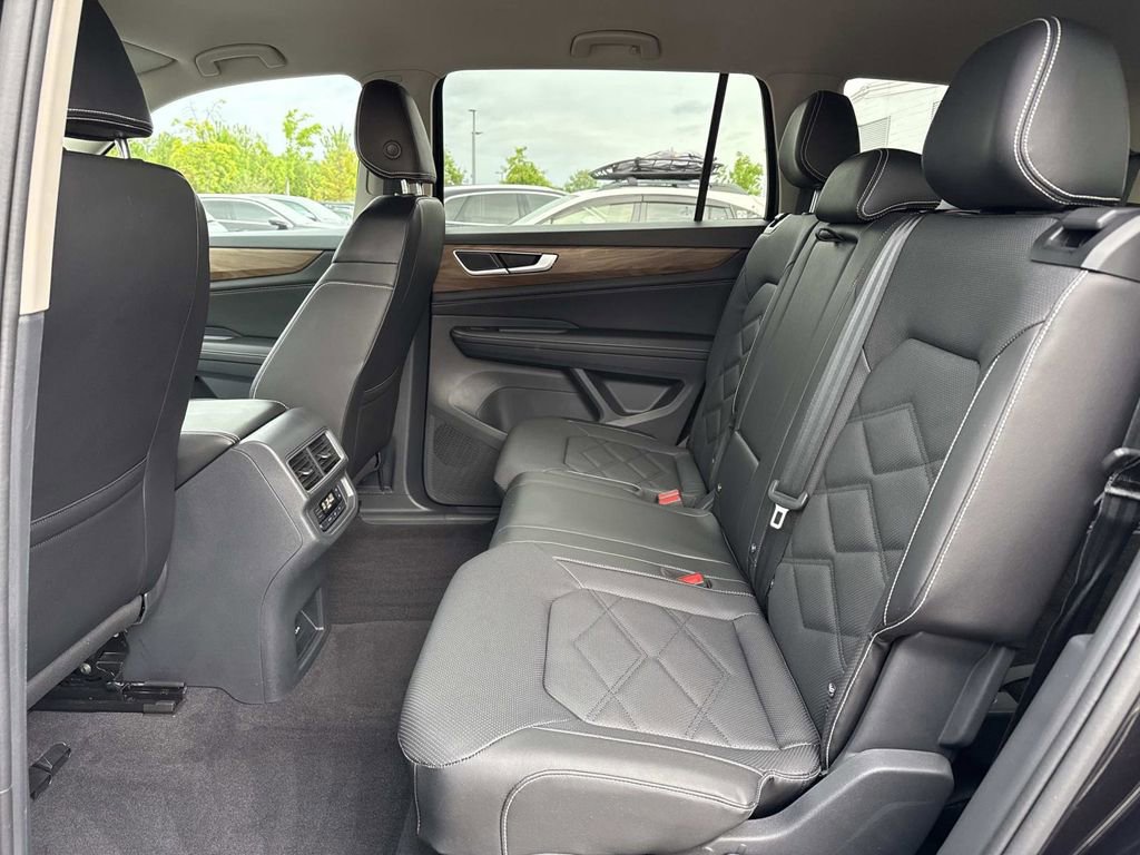 Used 2024 Volkswagen Atlas SE AWD/4WD image 11
