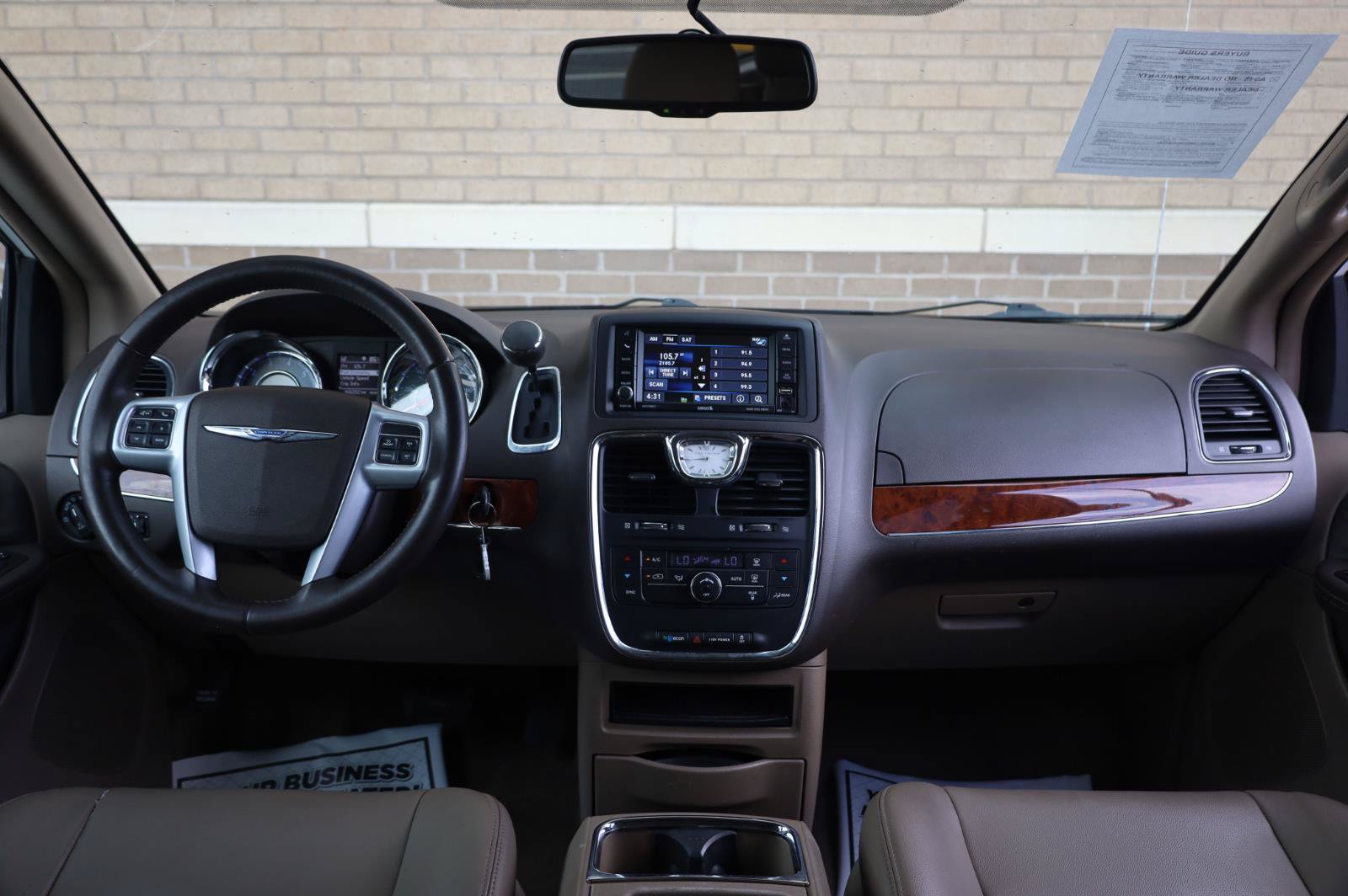 Used 2014 Chrysler Town & Country Touring FWD image 28
