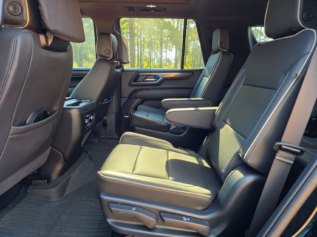 Used 2026 GMC Yukon Elevation w/ Elevation Premium Package RWD image 16