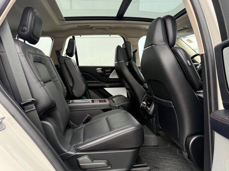 Used 2020 Lincoln Aviator Reserve w/ Equipment Group 202A image 14