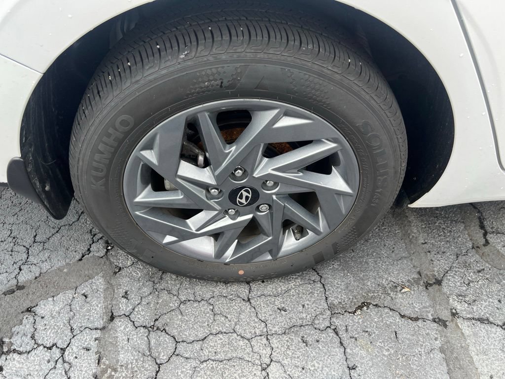 Used 2024 Hyundai Elantra Blue FWD image 15