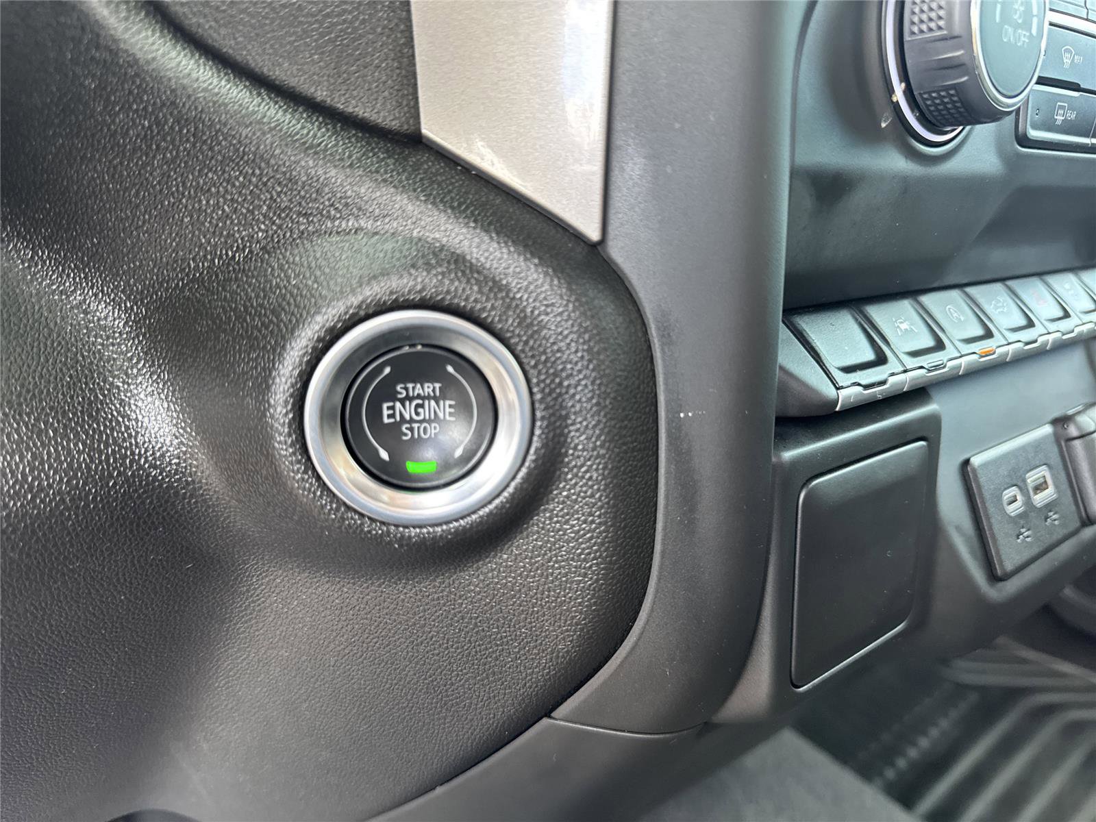 Used 2025 Chevrolet Silverado 1500 Custom image 31