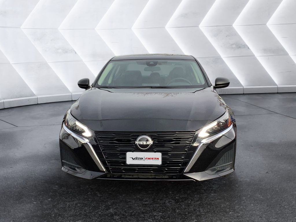 Used 2024 Nissan Altima 2.5 SV image 2