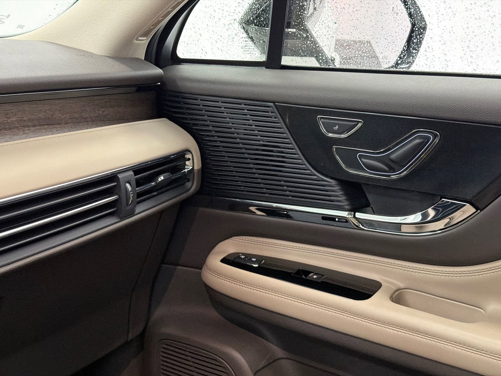 Used 2022 Lincoln Corsair Grand Touring image 32