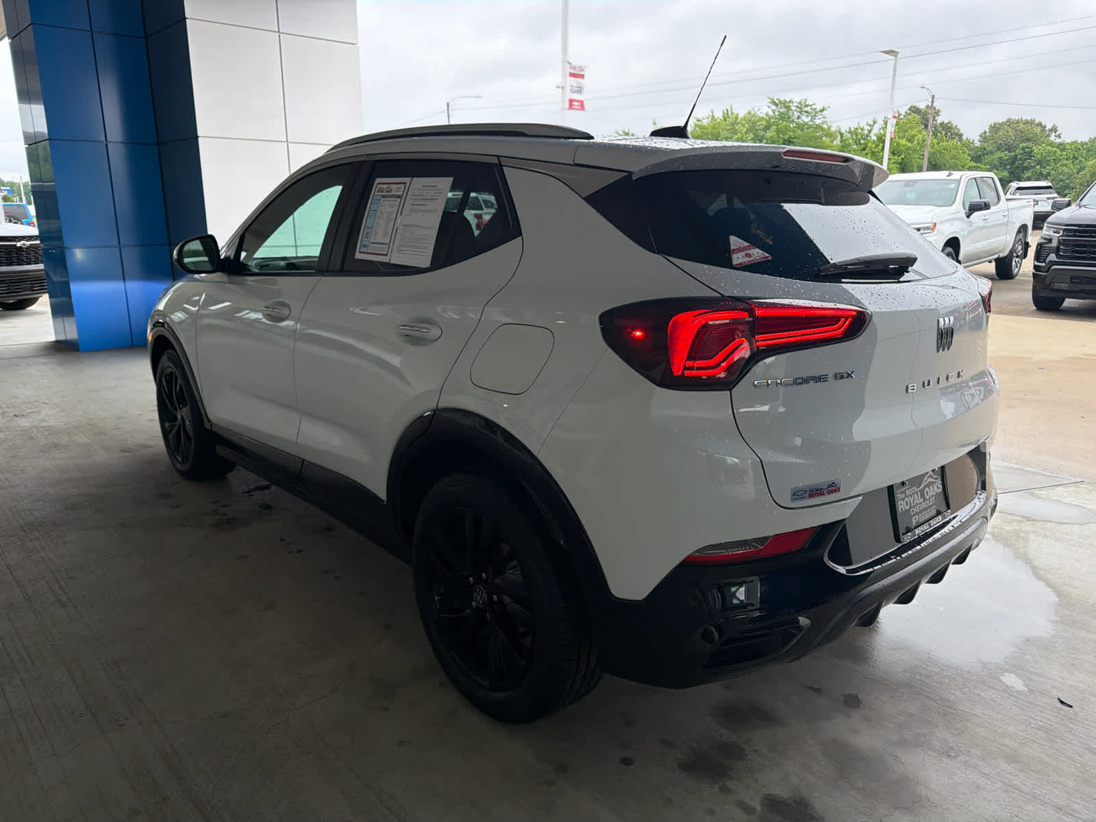 Used 2024 Buick Encore GX Sport Touring FWD image 4