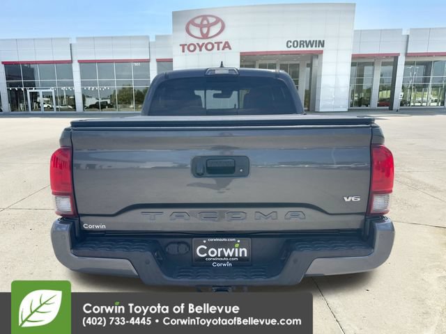 Used 2018 Toyota Tacoma TRD Sport AWD/4WD image 4