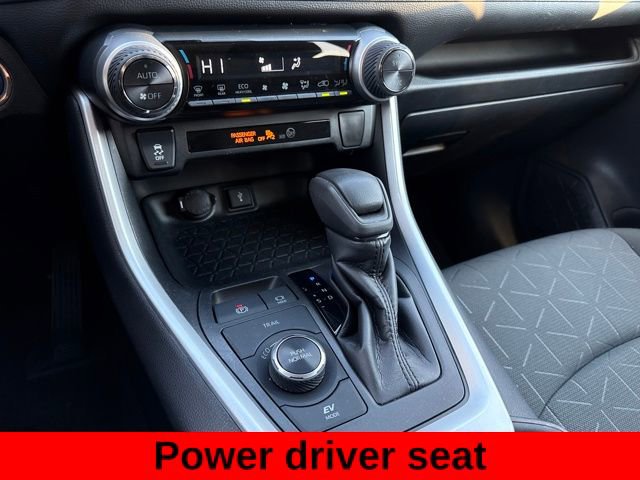 Used 2021 Toyota RAV4 XLE w/ Convenience Package image 17