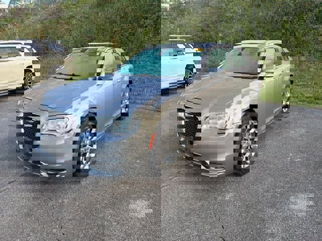 Used 2018 Chrysler 300 Touring L AWD/4WD image 1