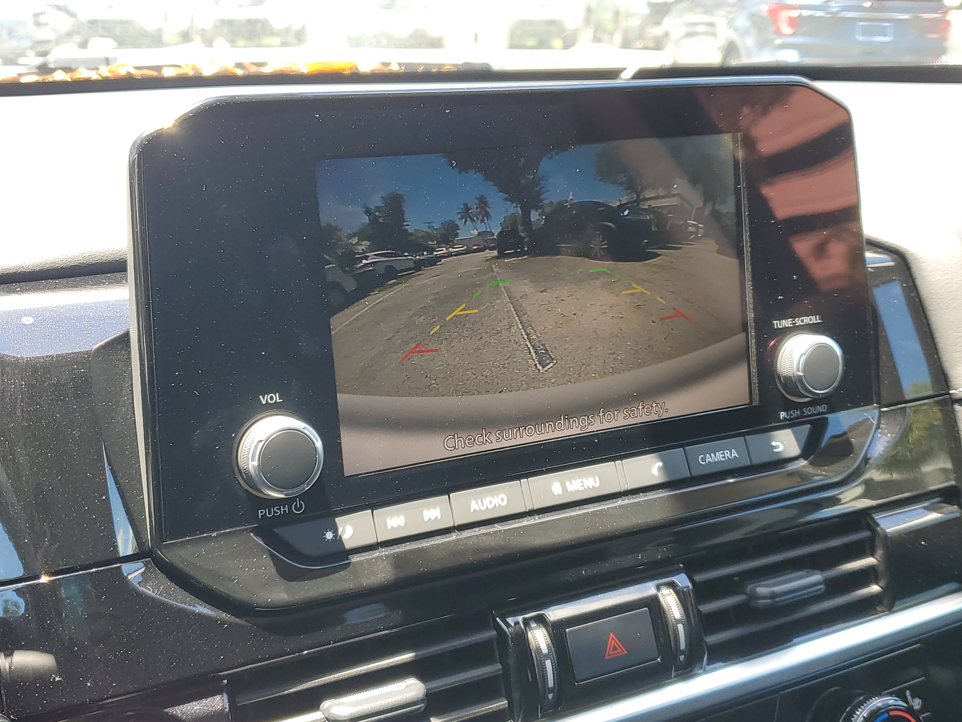 Used 2024 Nissan Pathfinder SV image 8