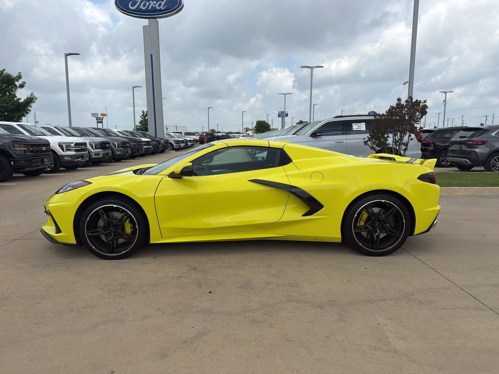 Used 2022 Chevrolet Corvette Stingray Premium Conv w/ Z51 Performance Package RWD image 2