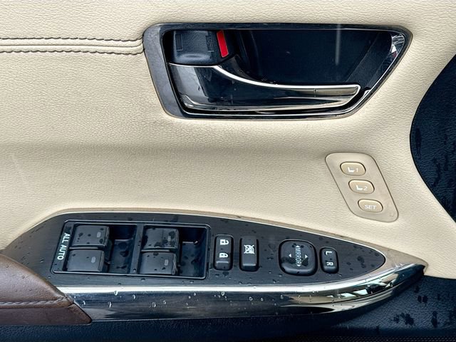 Used 2013 Toyota Avalon Limited image 18