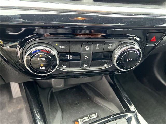 Used 2024 Chevrolet Trax RS w/ Sunroof Package image 16