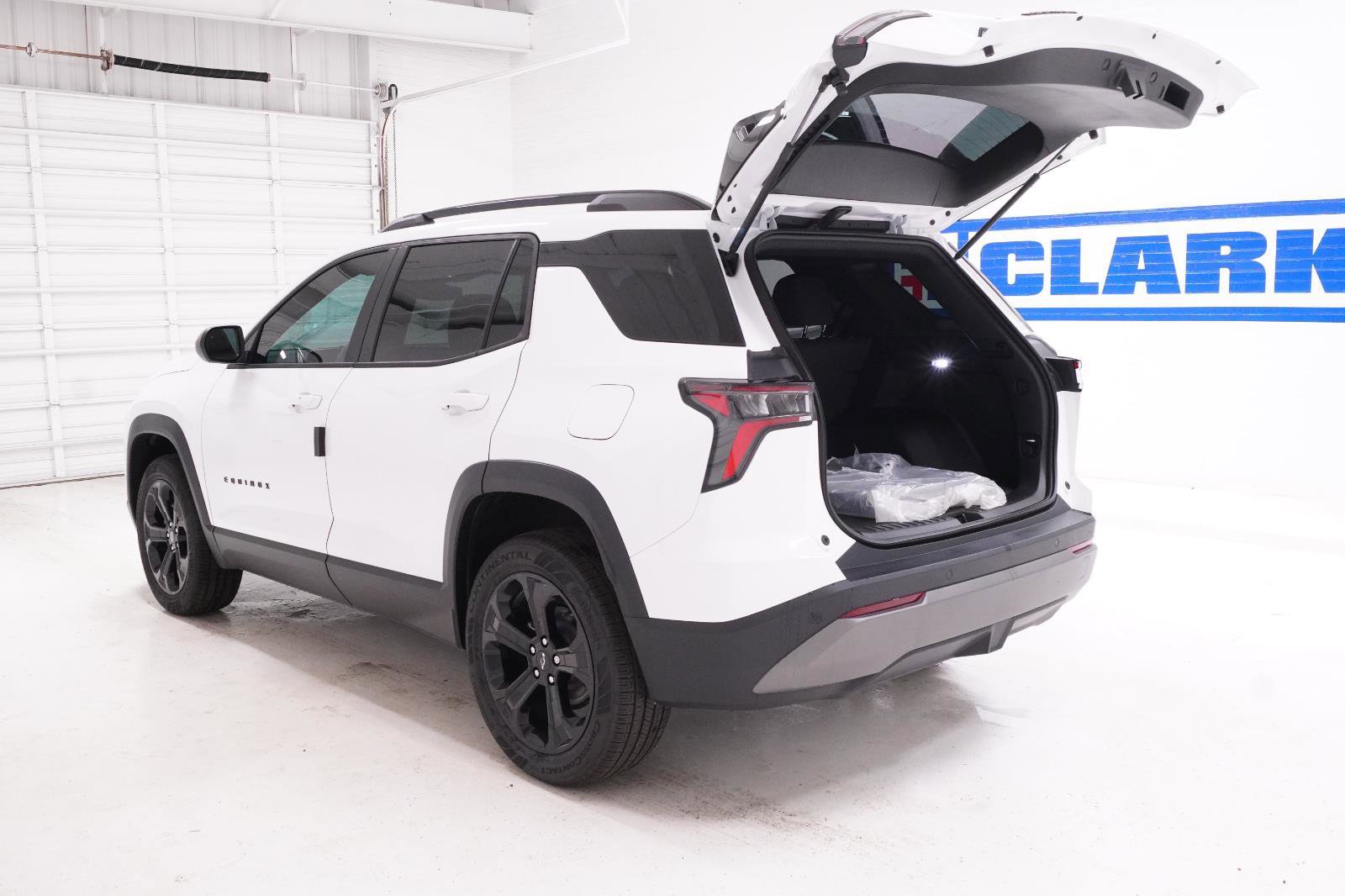 New 2026 Chevrolet Equinox LT w/ Midnight Edition image 8