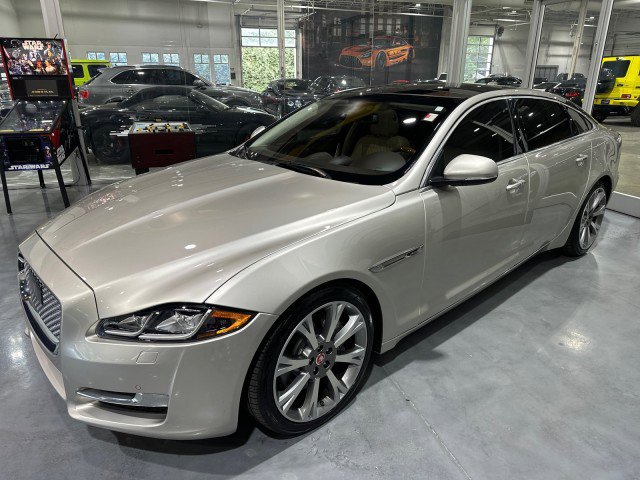 Used 2017 Jaguar XJ L Portfolio RWD image 10
