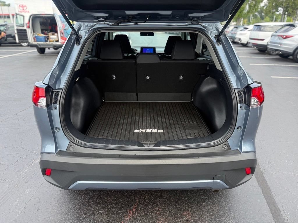 Used 2023 Toyota Corolla Cross LE AWD/4WD image 18