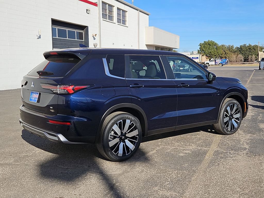 New 2026 Mitsubishi Outlander SE image 13