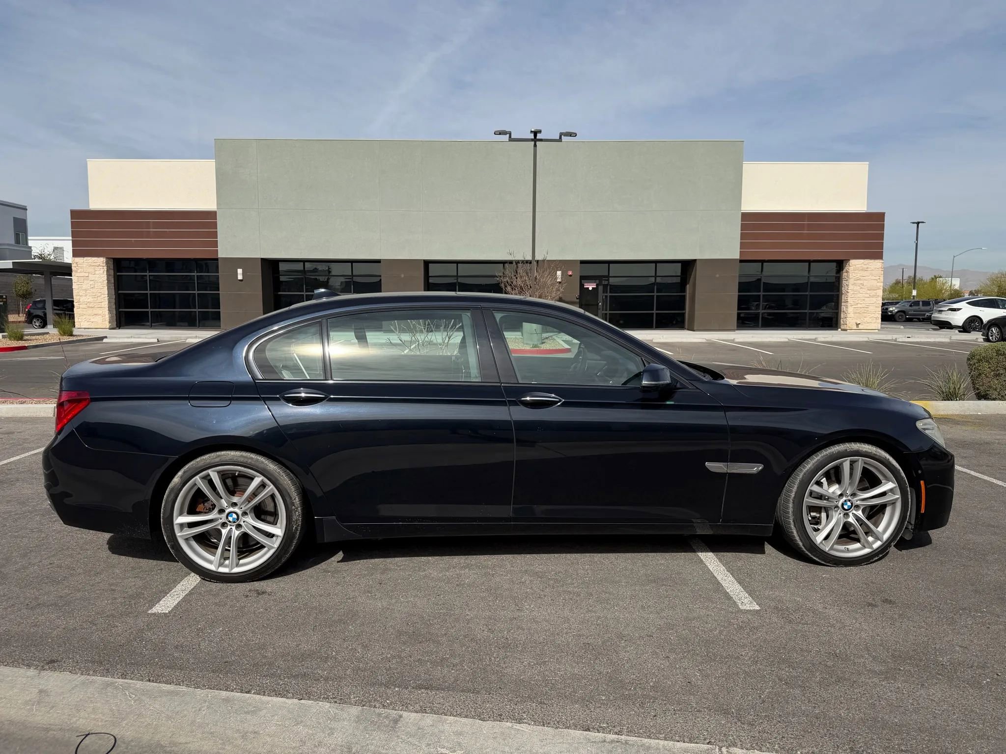 Used 2015 BMW 750Li w/ M Sport Edition RWD image 8