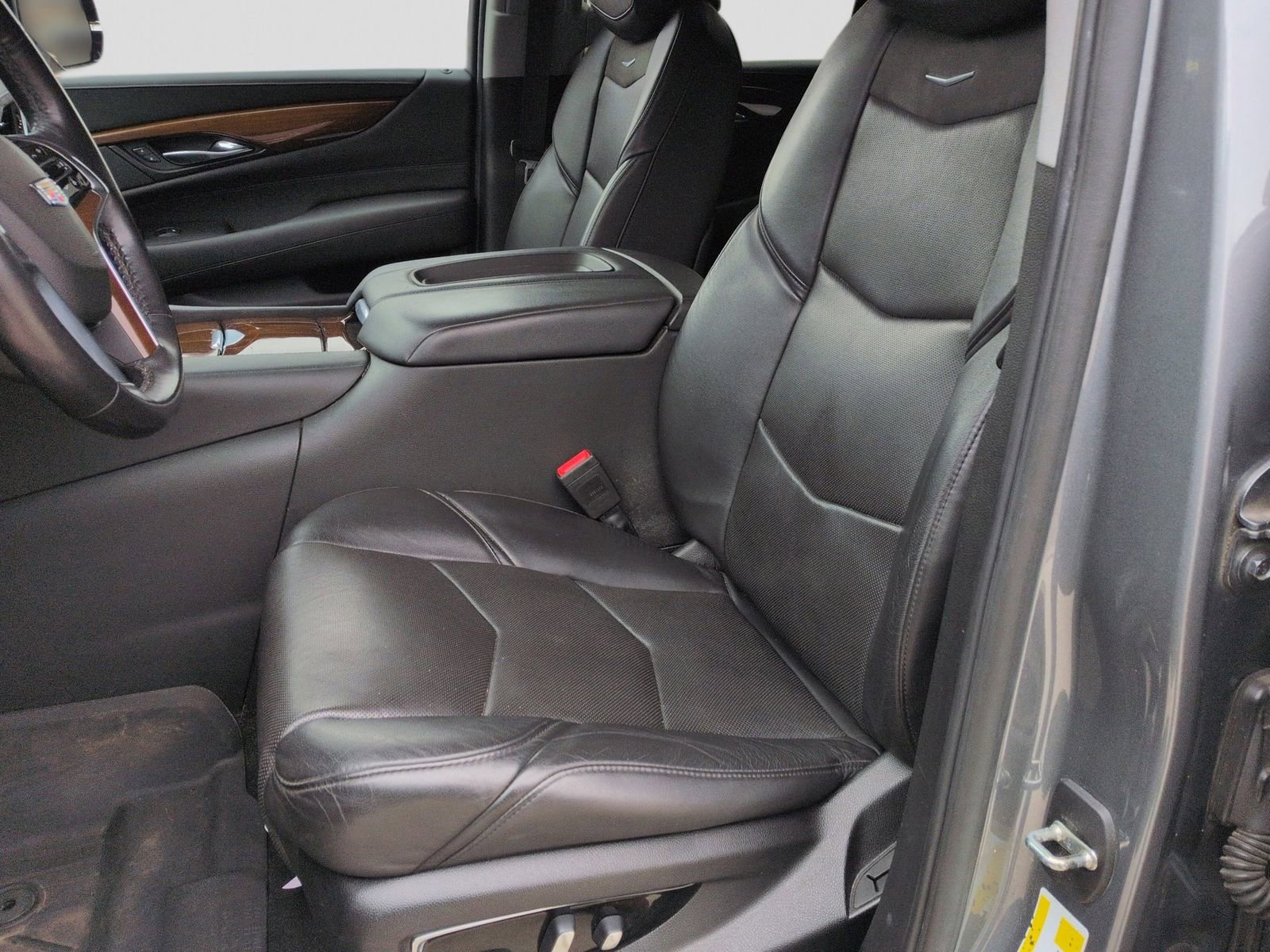 Used 2020 Cadillac Escalade Luxury AWD/4WD image 20