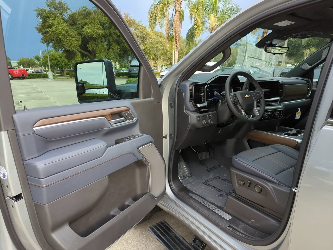 New 2026 Chevrolet Silverado 3500 High Country w/ High Country Premium Package AWD/4WD image 8