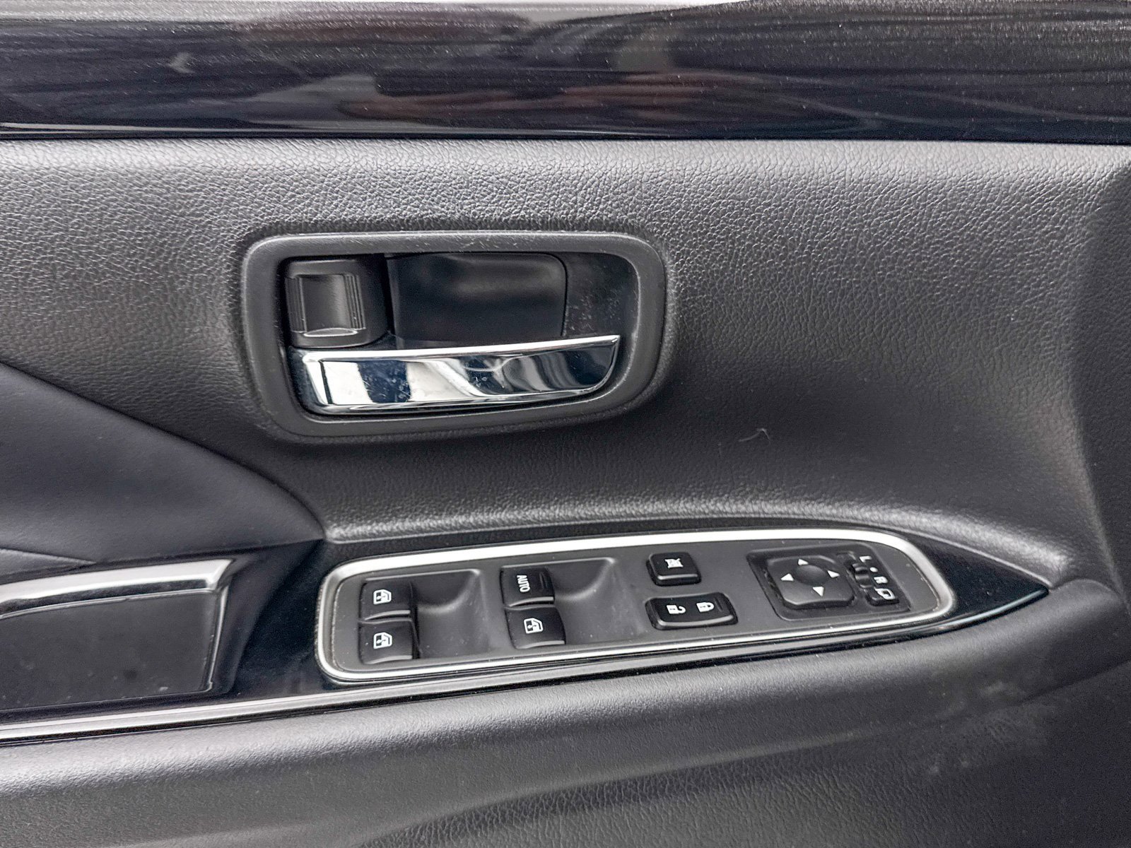 Used 2018 Mitsubishi Outlander SEL image 24