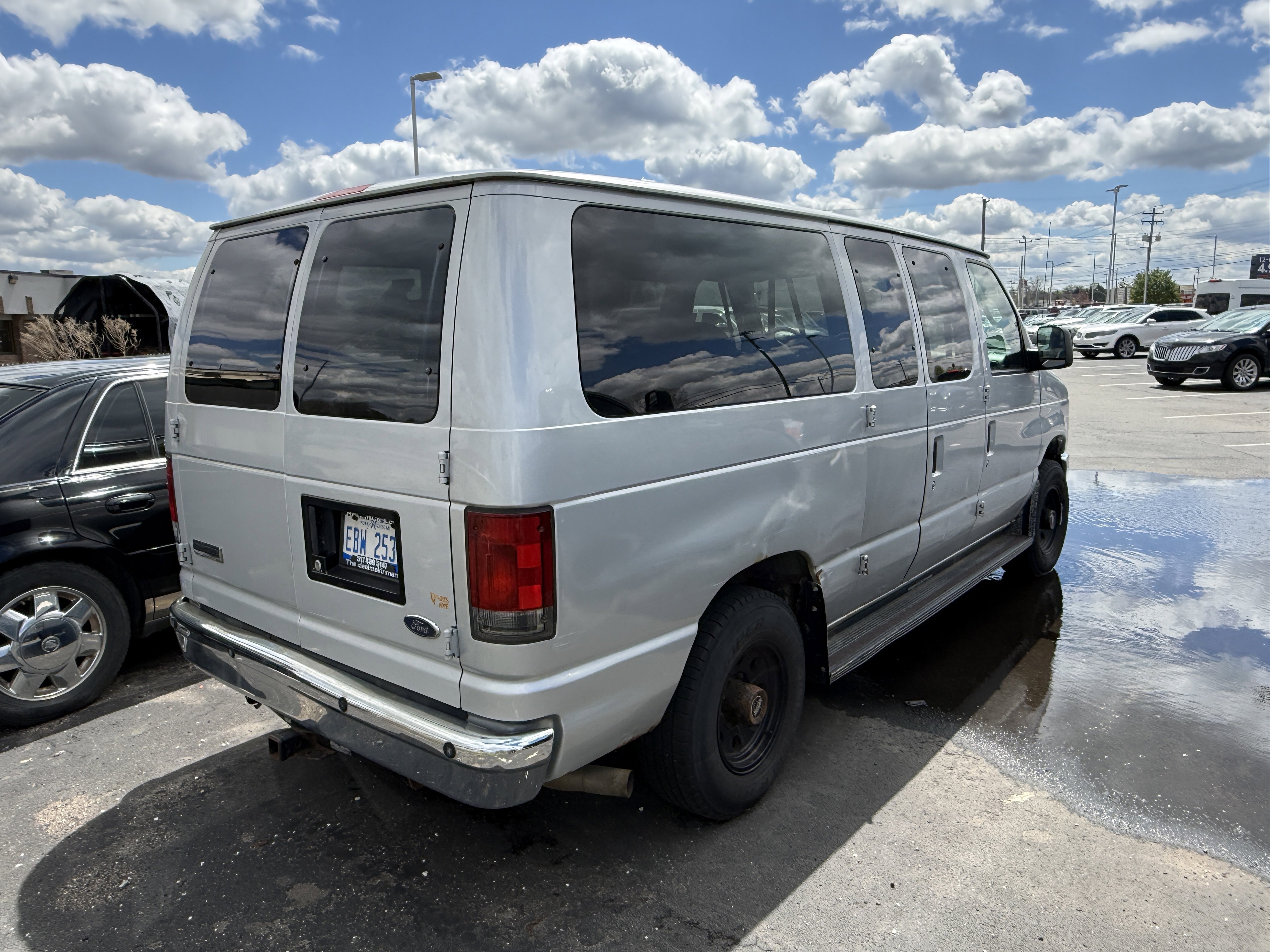 Used 2008 Ford E-150 and Econoline 150 Wagon RWD image 3