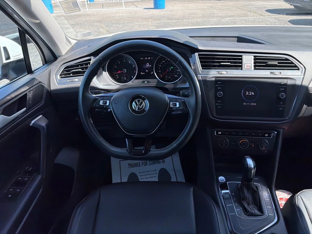Used 2021 Volkswagen Tiguan SE w/ Panoramic Sunroof Package FWD image 16