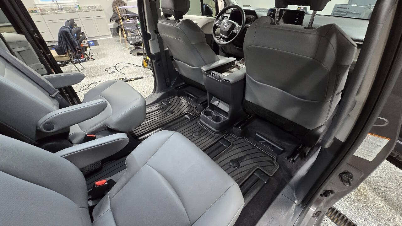 Used 2024 Toyota Sienna XLE w/ XLE Plus Package AWD/4WD image 30