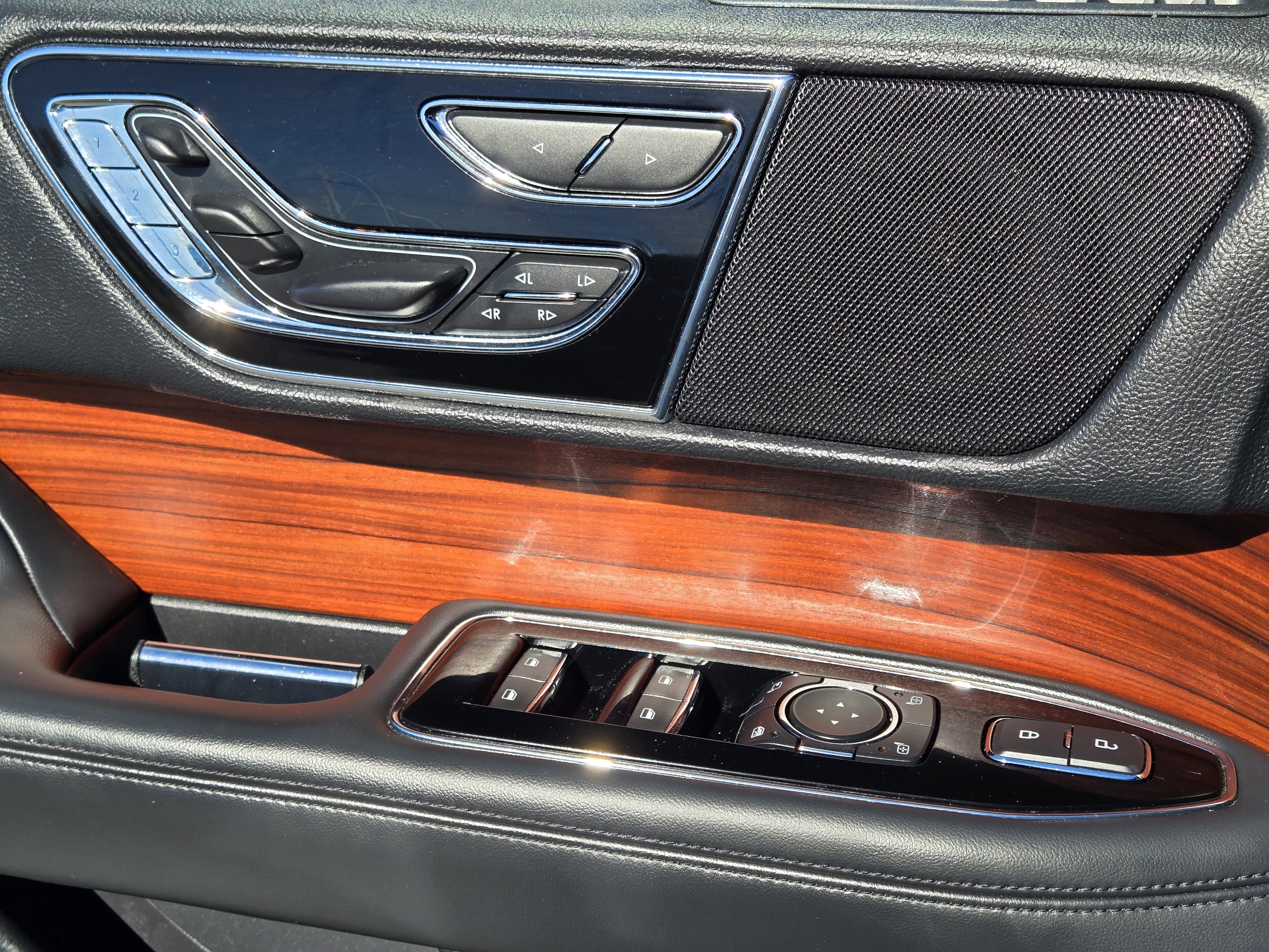 Used 2024 Lincoln Navigator Reserve image 24